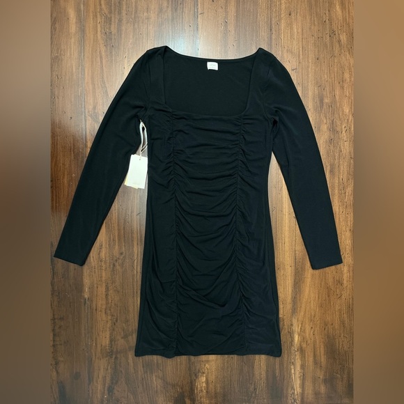 Wilfred Lydia Dress Black Size Medium Aritizia Ruched Bodycon Stretch Party NWT - Picture 4 of 16
